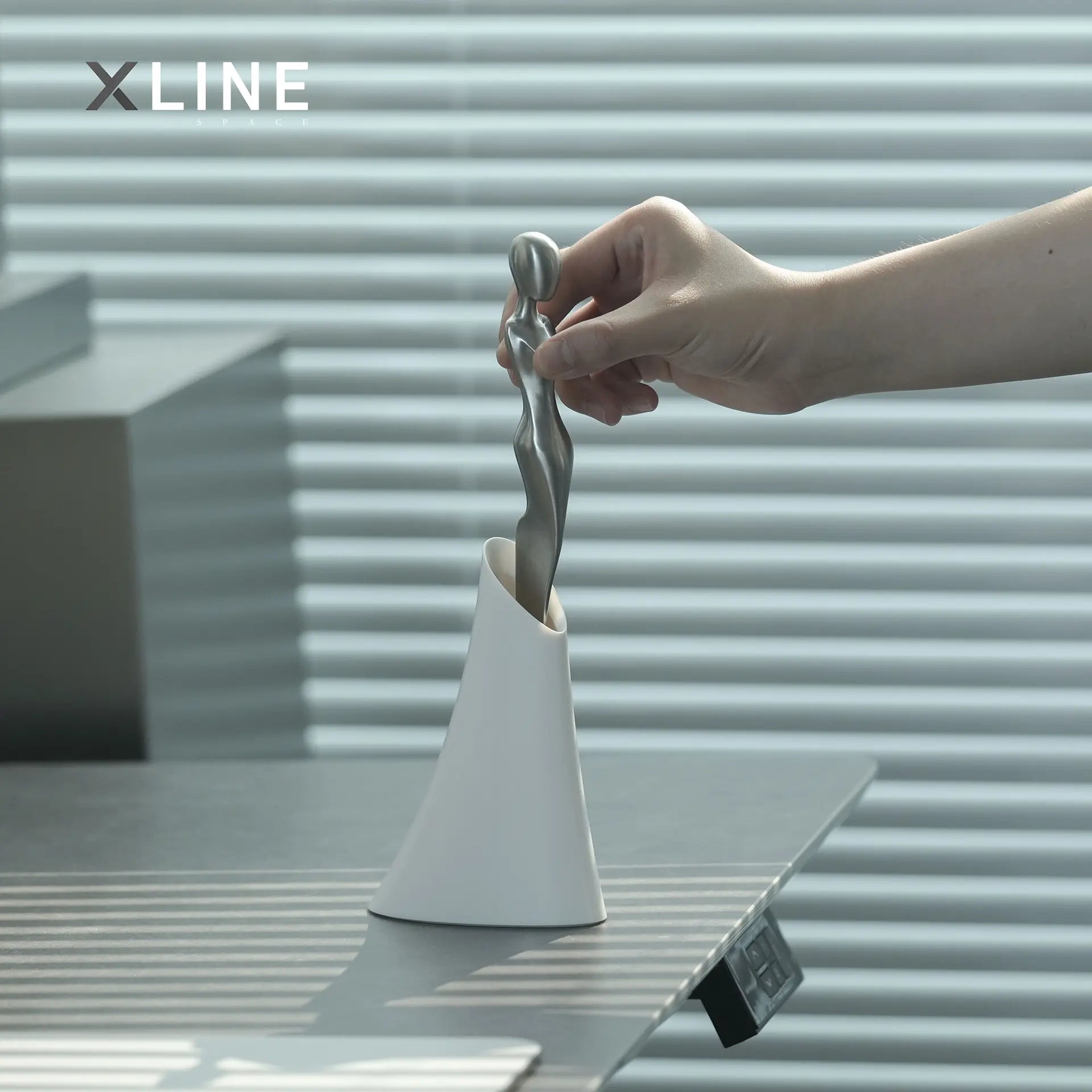 Xlinespace Arcta Blade 01 – Art-Inspired Fruit Knife with Stand, Decorative Peeler for Kitchen & Gift