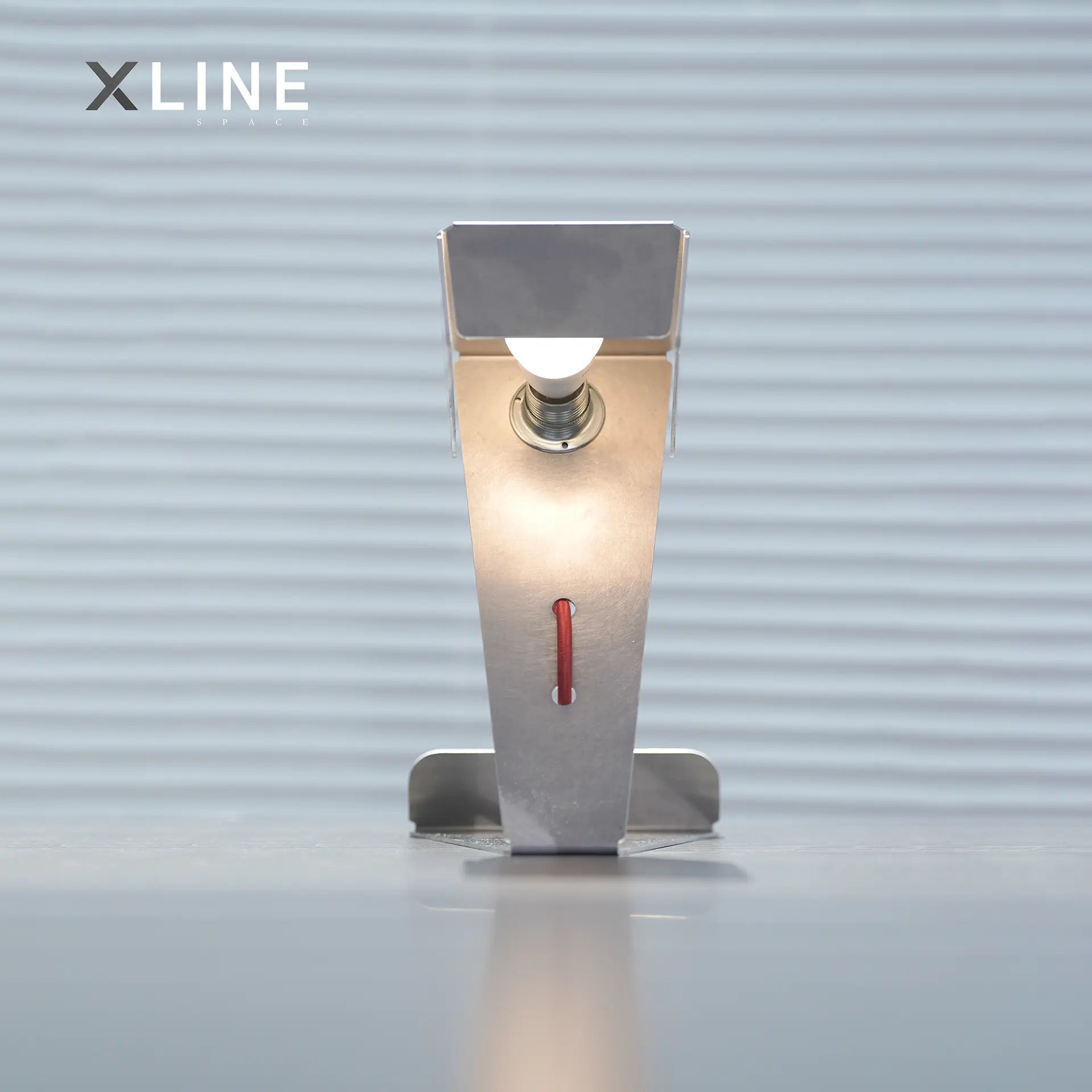 Xlinespace Minimalist Aluminum Desk Lamp – Modern Sculptural Lighting