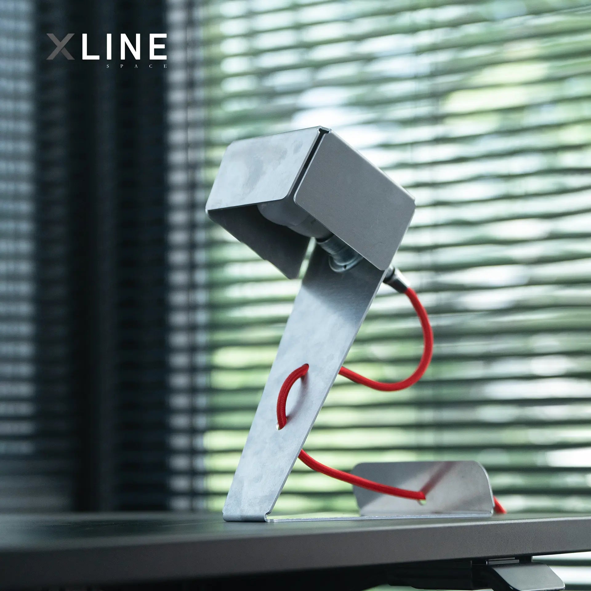 Xlinespace Minimalist Aluminum Desk Lamp – Modern Sculptural Lighting