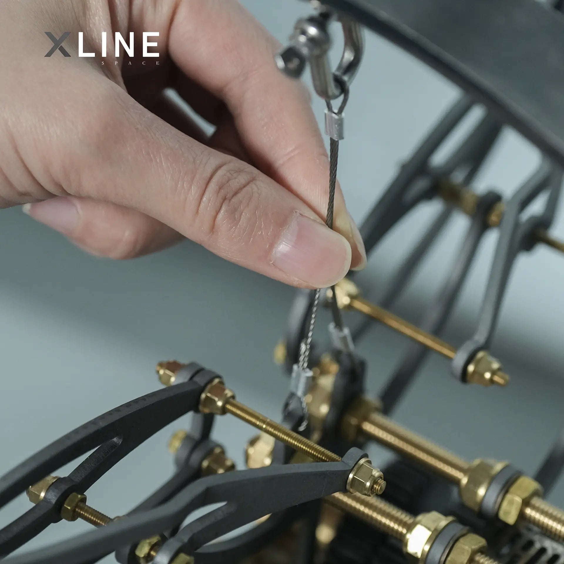 Xlinespace Mechanical Bird Desktop Sculpture – Unique Flying Bird Figurine for Home or Office Decor