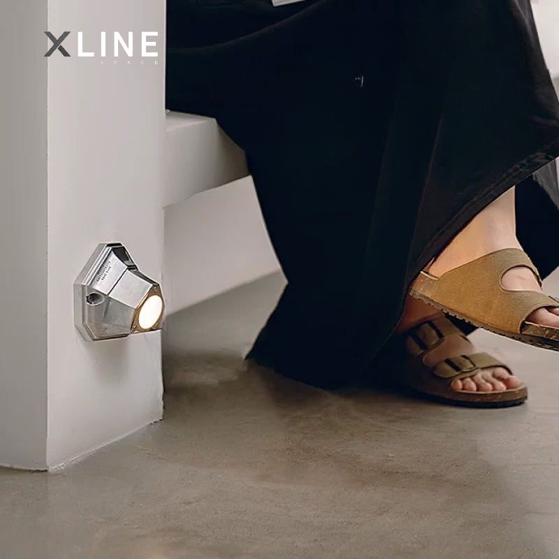 Xlinespace Sleek Polyhedral Cast Aluminum LED Wall Light –  Modern Design for Hallways & Corridors